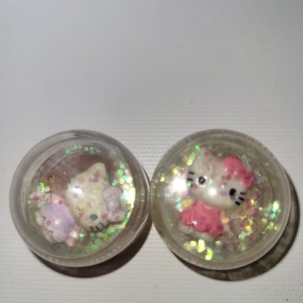 HELLO KITTY Lip Gloss set with moving kitty on lid when shaken